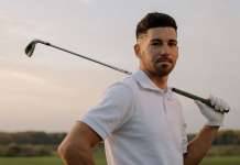 Das Poloshirt und sein zeitloser Look im Golf Golfer im Poloshirt mit Golfschläger in der Hand