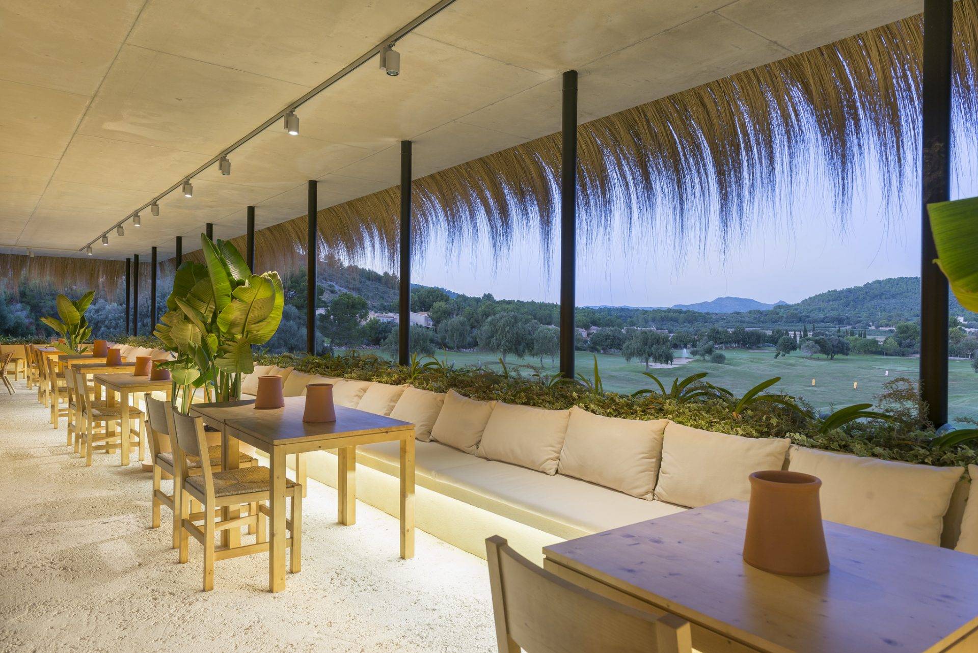 Terrasse mit Blick ins Grün