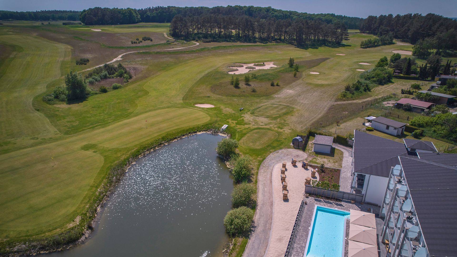 Dorint Resort Baltic Hills Usedom Luftaufnahme von Golfplatz
