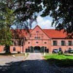 Golfurlaub im Hotel Breitenburg: Luxus und 27-Loch-Golfvergnügen Hotelgebäude Hotel Breitenburg Aussenansicht