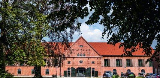 Hotelgebäude Hotel Breitenburg Aussenansicht