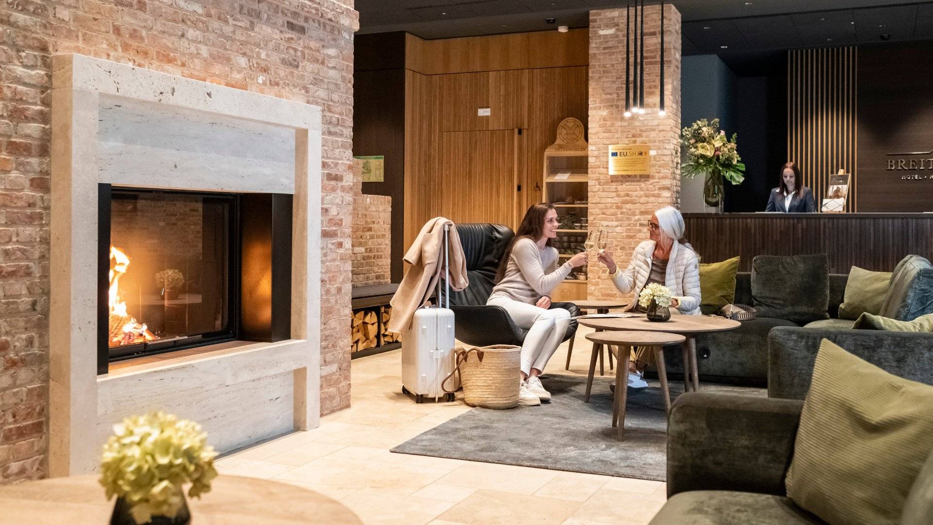 Hotel Breitenburg Foyer mit Kamin