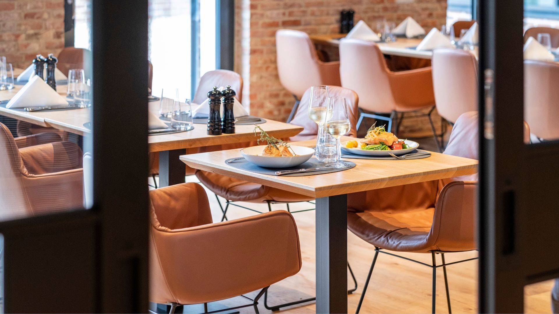 Gedeckter Tisch im Restaurant „Der Johann“