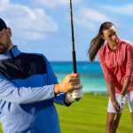 PING Frühjahr/Sommer 2025 Kollektion: Stilvolle Vielfalt Golfer und Golferin auf dem Golfplatz tragen die PING Frühjahr/Sommer Kollektion