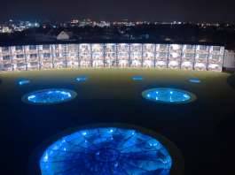 Topgolf Oberhausen Spielfeld und Gebäude