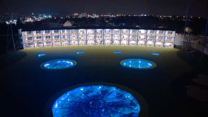 Topgolf Oberhausen Spielfeld und Gebäude