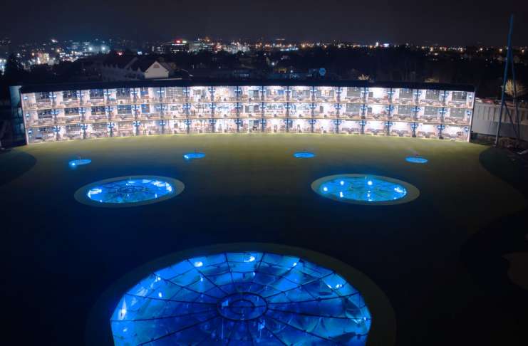 Topgolf Oberhausen Spielfeld und Gebäude