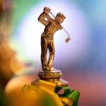 Golf Majors: Alle Daten und Fakten der 4 großen Golfturniere 2025 Golferfigur aus Gold auf einem Pokal