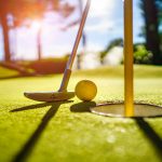 Das Runde muss ins Runde – Zusammenarbeit von Golf und Minigolf Minigolf x Golf